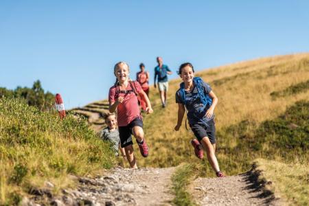 20flachausommerwandernfamilie1